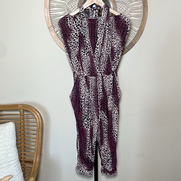 Boutique Animal Print Jumpsuit with halter strap and pocket’s NWT S/M - Picture 9 of 10